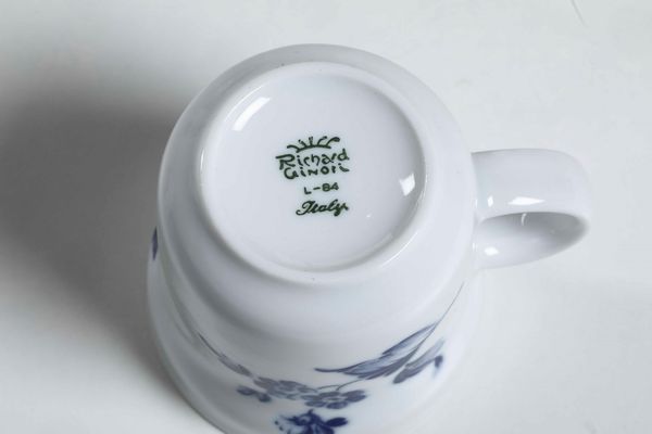 Parte di servizio da t e caff Tiffany<BR>Inghilterra, Manifattura Royal Albert, XX secolo  - Asta Arredo per la tavola - Associazione Nazionale - Case d'Asta italiane