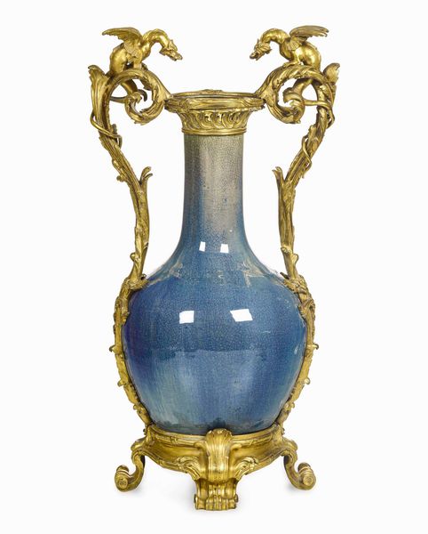 Vaso a bottiglia in porcellana flamb sui toni dell'azzurro, Cina, Dinastia Qing, epoca Qianlong (1736-1796)  - Asta Dimore italiane - Associazione Nazionale - Case d'Asta italiane