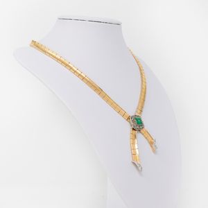 Collana a due nastri intrecciati in oro rosso con smeraldo e diamanti  - Asta Gioielli e Orologi - Associazione Nazionale - Case d'Asta italiane