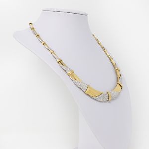 Collana girocollo in oro giallo e bianco e brillanti  - Asta Gioielli e Orologi - Associazione Nazionale - Case d'Asta italiane