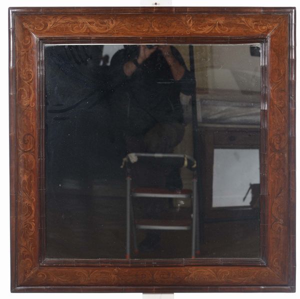 Specchiera in legno lastronato ed intarsiato, XIX secolo  - Asta Antiquariato Aprile - Associazione Nazionale - Case d'Asta italiane