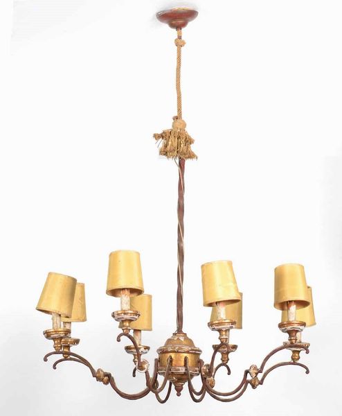 Lampadario in ferro dipinto e legno dorato, XIX secolo  - Asta Antiquariato Aprile - Associazione Nazionale - Case d'Asta italiane