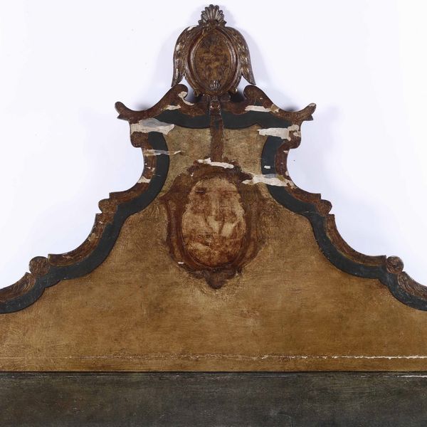 Testiera in legno sagomato, laccato e dorato, XIX secolo  - Asta Antiquariato Aprile - Associazione Nazionale - Case d'Asta italiane