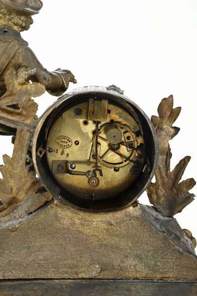 Pendola da tavolo in metallo dorato, XIX secolo  - Asta Antiquariato Aprile - Associazione Nazionale - Case d'Asta italiane