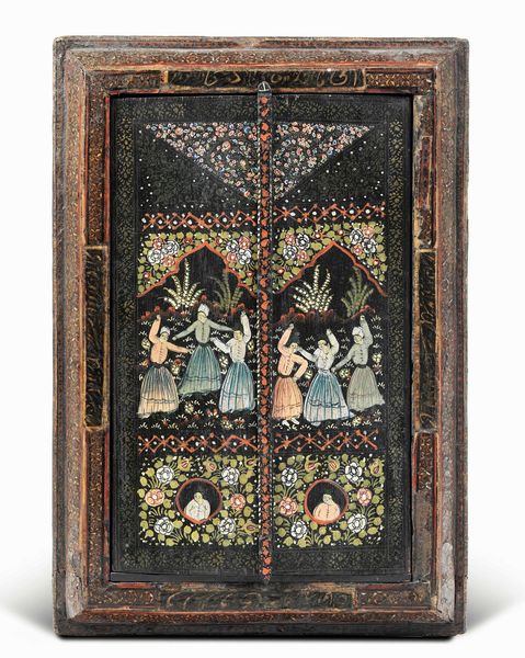 Specchio con cornice in legno dipinto a due ante. Persia, XIX secolo  - Asta Antiquariato Aprile - Associazione Nazionale - Case d'Asta italiane
