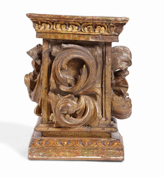 Base in legno intagliato e dorato. XVIII secolo  - Asta Antiquariato Aprile - Associazione Nazionale - Case d'Asta italiane