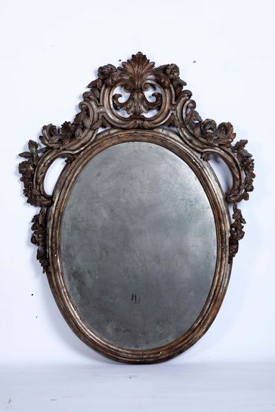 Specchiera ovale in legno intagliato, XIX secolo  - Asta Antiquariato Aprile - Associazione Nazionale - Case d'Asta italiane