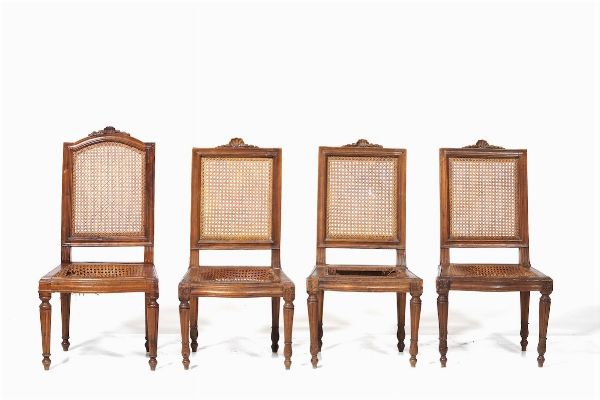 Gruppo di quattro sedie in legno intagliato  - Asta Antiquariato Aprile - Associazione Nazionale - Case d'Asta italiane
