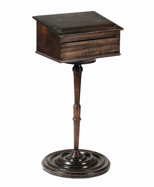 Modellino di leggio in legno e metallo, XIX secolo  - Asta Antiquariato Aprile - Associazione Nazionale - Case d'Asta italiane
