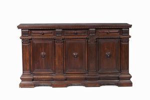 Coppia di credenze in legno. XX secolo  - Asta Antiquariato Aprile - Associazione Nazionale - Case d'Asta italiane