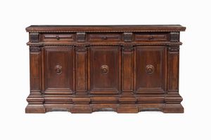 Coppia di credenze in legno. XX secolo  - Asta Antiquariato Aprile - Associazione Nazionale - Case d'Asta italiane