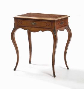 Tavolino in stile Luigi XV. XIX-XX secolo  - Asta Antiquariato Aprile - Associazione Nazionale - Case d'Asta italiane