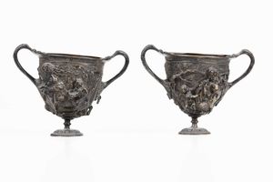 Coppia di coppe biansate vasetti in bronzo  - Asta Antiquariato Aprile - Associazione Nazionale - Case d'Asta italiane