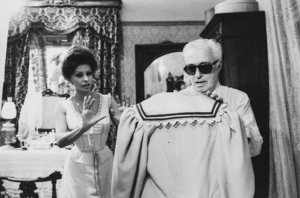 TAZIO SECCHIAROLI : Vittorio De Sica e Sophia Loren in Il viaggio  - Asta Fotografia: Under 1K - Associazione Nazionale - Case d'Asta italiane
