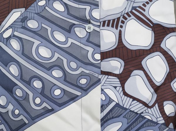 HERMES : Camicia con stampa astratta.  - Asta 04/05/2023 | FASHION LUXURY - ALTA MODA, BORSE E ACCESSORI DI LUSSO Online - Associazione Nazionale - Case d'Asta italiane