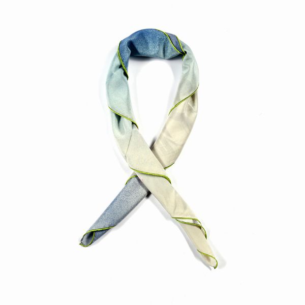 FERRE' GIANFRANCO : Foulard stampa Vespa, bordo verde.  - Asta 04/05/2023 | FASHION LUXURY - ALTA MODA, BORSE E ACCESSORI DI LUSSO Online - Associazione Nazionale - Case d'Asta italiane