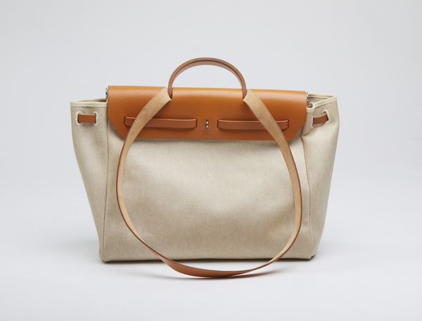 HERMES : Borsa Herbag, a tracolla in pelle e tessuto.  - Asta 04/05/2023 | FASHION LUXURY - ALTA MODA, BORSE E ACCESSORI DI LUSSO Online - Associazione Nazionale - Case d'Asta italiane