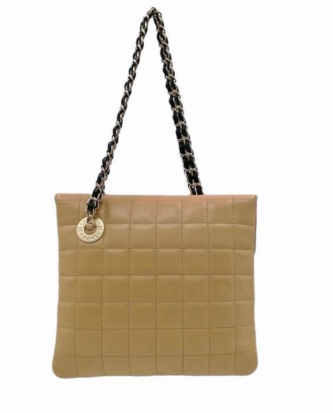 CHANEL : Borsa Chocolate Bar.  - Asta 04/05/2023 | FASHION LUXURY - ALTA MODA, BORSE E ACCESSORI DI LUSSO Online - Associazione Nazionale - Case d'Asta italiane