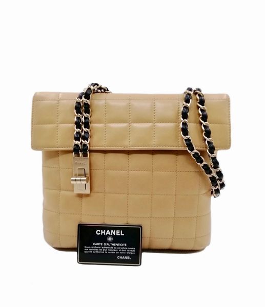 CHANEL : Borsa Chocolate Bar.  - Asta 04/05/2023 | FASHION LUXURY - ALTA MODA, BORSE E ACCESSORI DI LUSSO Online - Associazione Nazionale - Case d'Asta italiane