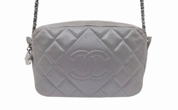 CHANEL : Camera bag.  - Asta 04/05/2023 | FASHION LUXURY - ALTA MODA, BORSE E ACCESSORI DI LUSSO Online - Associazione Nazionale - Case d'Asta italiane