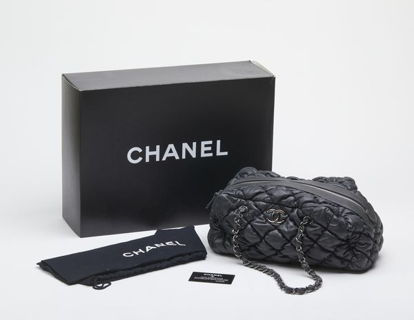 CHANEL : Chanel Paris-Moscou Bubble Quilted  Bowler bag.  - Asta 04/05/2023 | FASHION LUXURY - ALTA MODA, BORSE E ACCESSORI DI LUSSO Online - Associazione Nazionale - Case d'Asta italiane