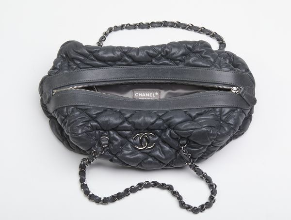 CHANEL : Chanel Paris-Moscou Bubble Quilted  Bowler bag.  - Asta 04/05/2023 | FASHION LUXURY - ALTA MODA, BORSE E ACCESSORI DI LUSSO Online - Associazione Nazionale - Case d'Asta italiane