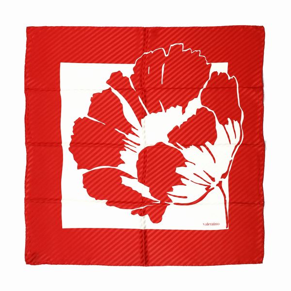 Valentino : Foulard damascato rosso e bianco.  - Asta 04/05/2023 | FASHION LUXURY - ALTA MODA, BORSE E ACCESSORI DI LUSSO Online - Associazione Nazionale - Case d'Asta italiane