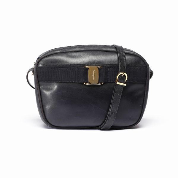 FERRAGAMO SALVATORE : Borsa a tracolla blu.  - Asta 04/05/2023 | FASHION LUXURY - ALTA MODA, BORSE E ACCESSORI DI LUSSO Online - Associazione Nazionale - Case d'Asta italiane