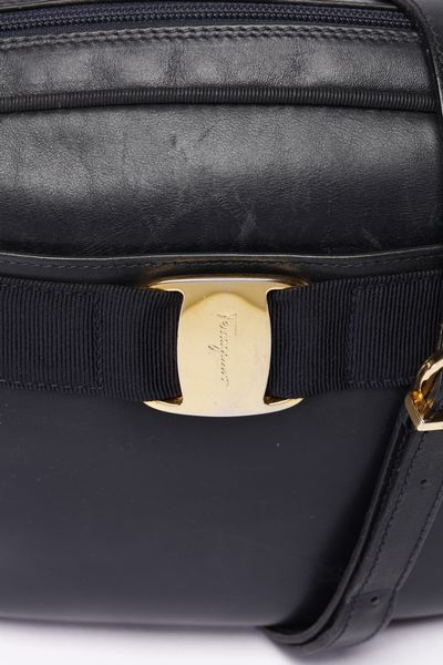 FERRAGAMO SALVATORE : Borsa a tracolla blu.  - Asta 04/05/2023 | FASHION LUXURY - ALTA MODA, BORSE E ACCESSORI DI LUSSO Online - Associazione Nazionale - Case d'Asta italiane