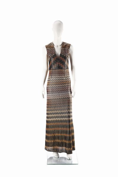 Missoni : Abito da sera lungo in lurex multicolor.  - Asta 04/05/2023 | FASHION LUXURY - ALTA MODA, BORSE E ACCESSORI DI LUSSO Online - Associazione Nazionale - Case d'Asta italiane