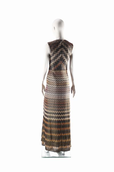 Missoni : Abito da sera lungo in lurex multicolor.  - Asta 04/05/2023 | FASHION LUXURY - ALTA MODA, BORSE E ACCESSORI DI LUSSO Online - Associazione Nazionale - Case d'Asta italiane