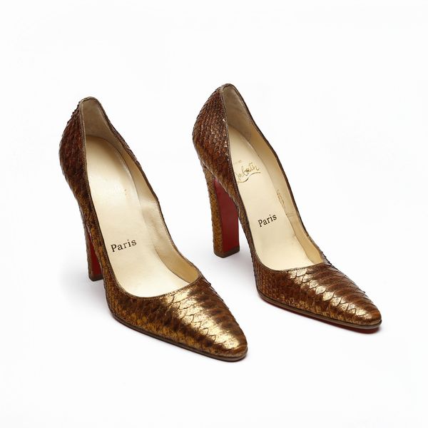 LOUBOUTIN CHRISTIAN : Dcollet in pelle stampata bronzo.  - Asta 04/05/2023 | FASHION LUXURY - ALTA MODA, BORSE E ACCESSORI DI LUSSO Online - Associazione Nazionale - Case d'Asta italiane