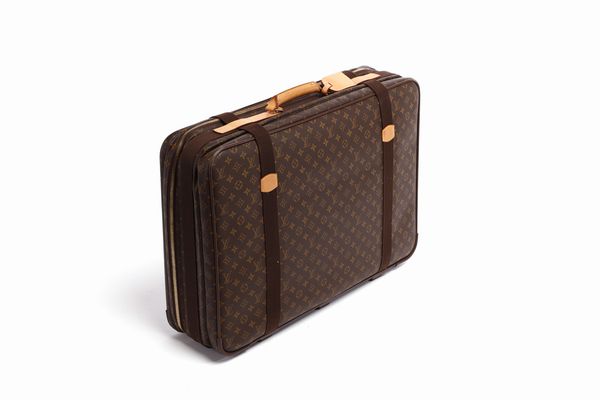 Vuitton Louis : Valigia Sirius 65.  - Asta 04/05/2023 | FASHION LUXURY - ALTA MODA, BORSE E ACCESSORI DI LUSSO Online - Associazione Nazionale - Case d'Asta italiane