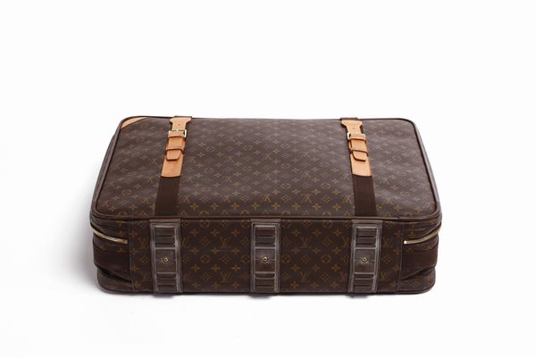 Vuitton Louis : Valigia Sirius 65.  - Asta 04/05/2023 | FASHION LUXURY - ALTA MODA, BORSE E ACCESSORI DI LUSSO Online - Associazione Nazionale - Case d'Asta italiane