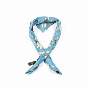 Fendi : Foulard in seta fantasia 'La Pasta' su fondo azzurro.  - Asta 04/05/2023 | FASHION LUXURY - ALTA MODA, BORSE E ACCESSORI DI LUSSO Online - Associazione Nazionale - Case d'Asta italiane