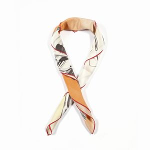 FERRE' GIANFRANCO : Foulard stampa Vespa, bordo rosso.  - Asta 04/05/2023 | FASHION LUXURY - ALTA MODA, BORSE E ACCESSORI DI LUSSO Online - Associazione Nazionale - Case d'Asta italiane