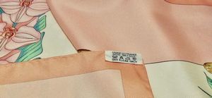 HERMES : Foulard carr in seta 'Phytagore'.  - Asta 04/05/2023 | FASHION LUXURY - ALTA MODA, BORSE E ACCESSORI DI LUSSO Online - Associazione Nazionale - Case d'Asta italiane