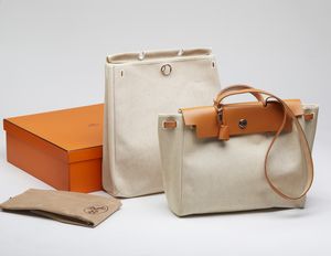 HERMES : Borsa Herbag, a tracolla in pelle e tessuto.  - Asta 04/05/2023 | FASHION LUXURY - ALTA MODA, BORSE E ACCESSORI DI LUSSO Online - Associazione Nazionale - Case d'Asta italiane