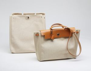 HERMES : Borsa Herbag, a tracolla in pelle e tessuto.  - Asta 04/05/2023 | FASHION LUXURY - ALTA MODA, BORSE E ACCESSORI DI LUSSO Online - Associazione Nazionale - Case d'Asta italiane