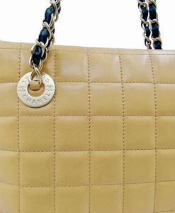 CHANEL : Borsa Chocolate Bar.  - Asta 04/05/2023 | FASHION LUXURY - ALTA MODA, BORSE E ACCESSORI DI LUSSO Online - Associazione Nazionale - Case d'Asta italiane