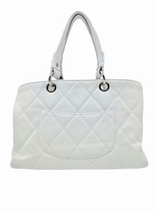 CHANEL : Borsa in pelle bianca caviar.  - Asta 04/05/2023 | FASHION LUXURY - ALTA MODA, BORSE E ACCESSORI DI LUSSO Online - Associazione Nazionale - Case d'Asta italiane