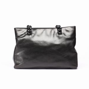 PRADA MILANO : Borsa in nappa nera.  - Asta 04/05/2023 | FASHION LUXURY - ALTA MODA, BORSE E ACCESSORI DI LUSSO Online - Associazione Nazionale - Case d'Asta italiane