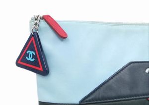 CHANEL : Pochette Airport.  - Asta 04/05/2023 | FASHION LUXURY - ALTA MODA, BORSE E ACCESSORI DI LUSSO Online - Associazione Nazionale - Case d'Asta italiane