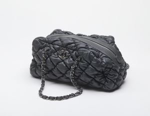 CHANEL : Chanel Paris-Moscou Bubble Quilted  Bowler bag.  - Asta 04/05/2023 | FASHION LUXURY - ALTA MODA, BORSE E ACCESSORI DI LUSSO Online - Associazione Nazionale - Case d'Asta italiane