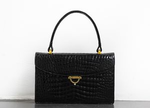 Fendi - Borsa in pelle nera lucida.