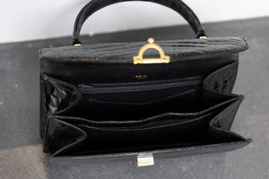 Fendi : Borsa in pelle nera lucida.  - Asta 04/05/2023 | FASHION LUXURY - ALTA MODA, BORSE E ACCESSORI DI LUSSO Online - Associazione Nazionale - Case d'Asta italiane