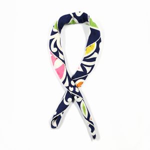 FERRE' GIANFRANCO : Foulard blu, decoro floreale multicolore.  - Asta 04/05/2023 | FASHION LUXURY - ALTA MODA, BORSE E ACCESSORI DI LUSSO Online - Associazione Nazionale - Case d'Asta italiane