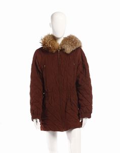 HERMES : Parka trapuntato color nocciola con cappuccio bordato in pelo.  - Asta 04/05/2023 | FASHION LUXURY - ALTA MODA, BORSE E ACCESSORI DI LUSSO Online - Associazione Nazionale - Case d'Asta italiane