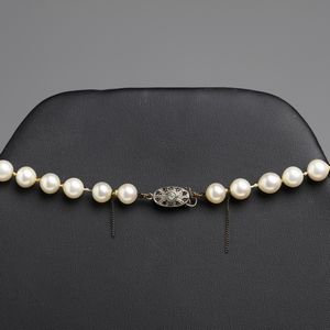 AUTORE NON IDENTIFICATO : Collana in perle sintetiche.  - Asta 04/05/2023 | FASHION LUXURY - ALTA MODA, BORSE E ACCESSORI DI LUSSO Online - Associazione Nazionale - Case d'Asta italiane