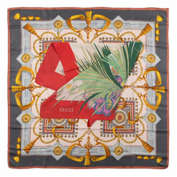 GUCCI : Lotto composto da due foulard  - Asta Luxury Fashion - Associazione Nazionale - Case d'Asta italiane